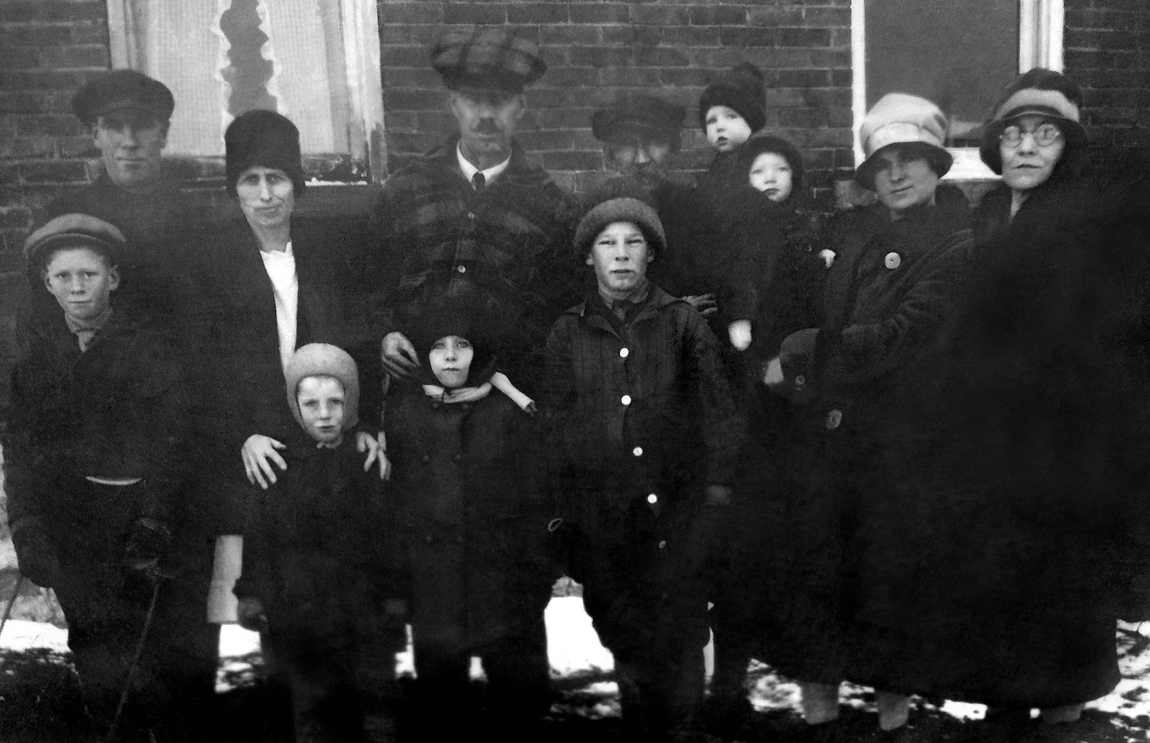 Weir_Family_Group_c1928.jpg