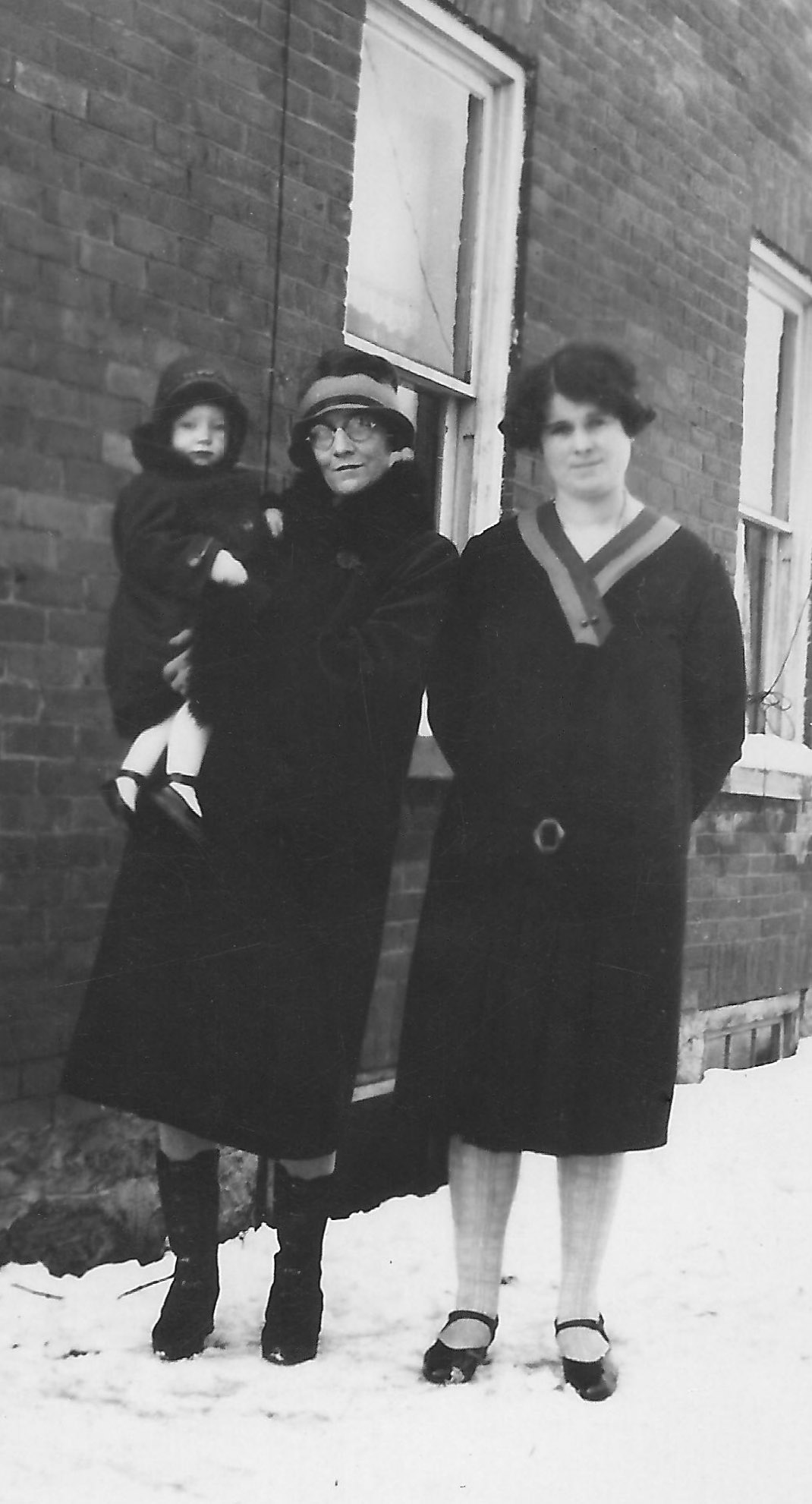 Aunt_Belle,_Mary,_Isabelle_1928_or_1929_copy.jpg