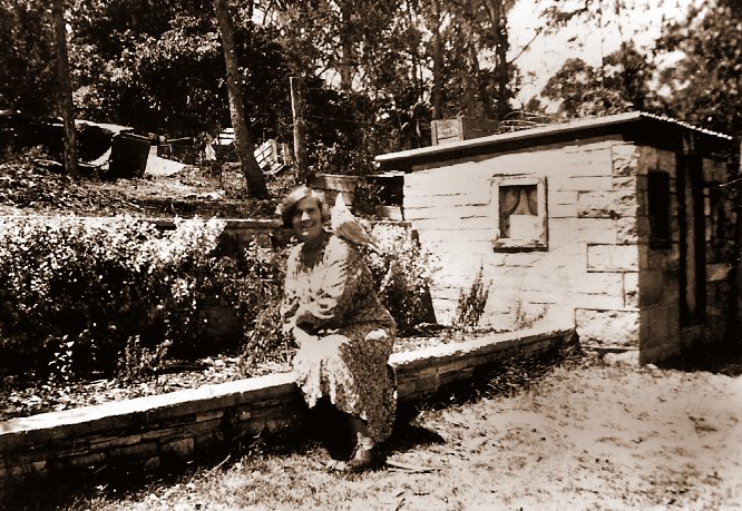 Agnes_at_her_house_in_Australia.jpg