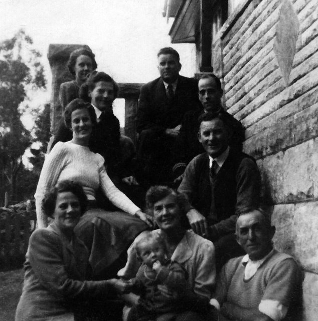 Back-Audrey_McDowall,Robert_Cranston,_2_friends,Mary_&_CranstonMcDowall,_friend,Agnes_&_John_&_young_John_McDowall.jpg Back-Audrey_McDowall,Robert_Cranston,_2_friends,Mary_&_CranstonMcDowall,_friend,Agnes_&_John_&_young_John_McDowall.jpg