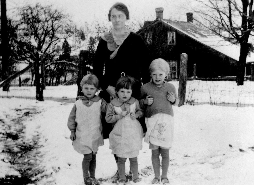 Marie,_Mary,_Sheila_and_Isabelle_Weir.jpg