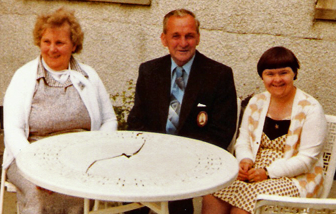 Cousin_Greta_and_Bill_Kirkpatrick_with_Daughter_Nancy_taken_1981.jpg