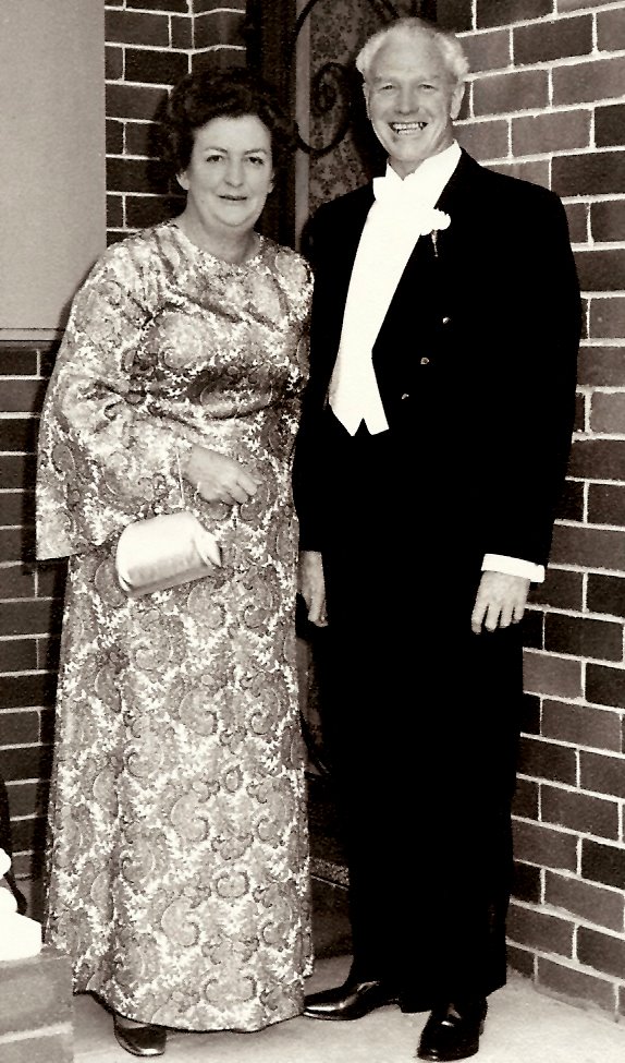 Heather&_Bryian_at_daughter_Margarer's_Wedding_(18.11.1972).jpg