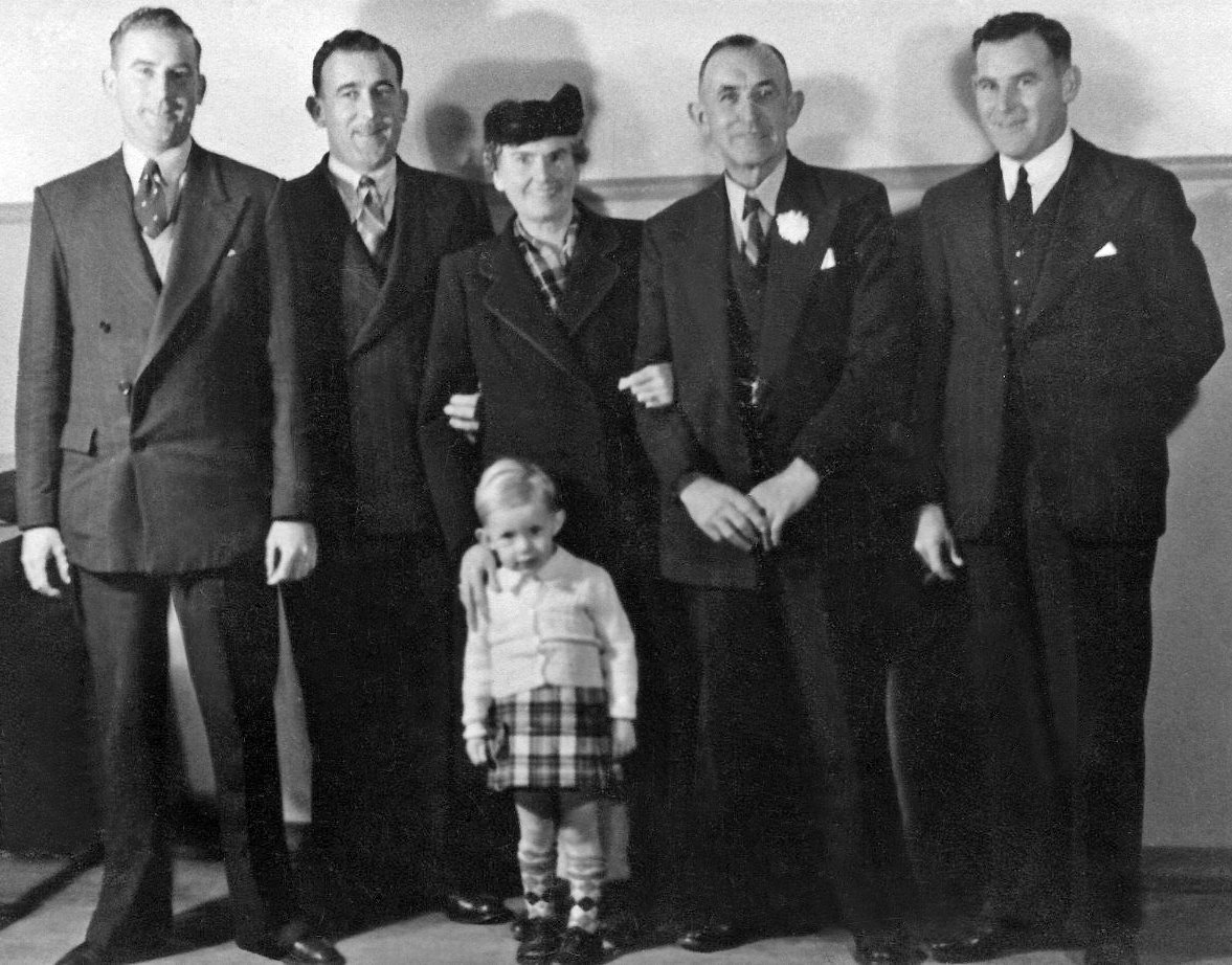 Ian,_Andrew,_Agnes,_John,_Cranston_McDowall_&_John_in_front_son_of_Andrew.jpg Ian,_Andrew,_Agnes,_John,_Cranston_McDowall_&_John_in_front_son_of_Andrew.jpg