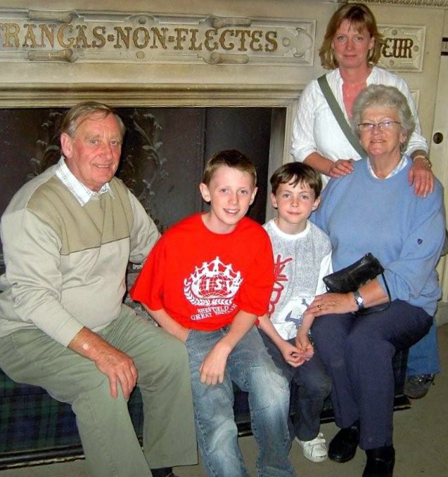 Ian_&_Margaret_Cranston_Family.jpg