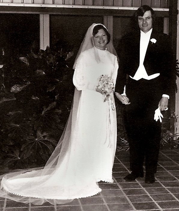 Margaret_Pearson_&_Ken_Simpson_Wedding_(18.11.1972).jpg