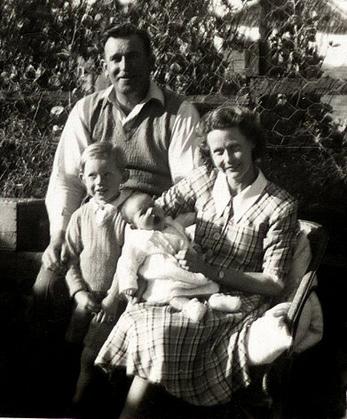 Andrew_&_Audrey_McDowall_with_children_John_&_Alison_at_Barrhill.jpg