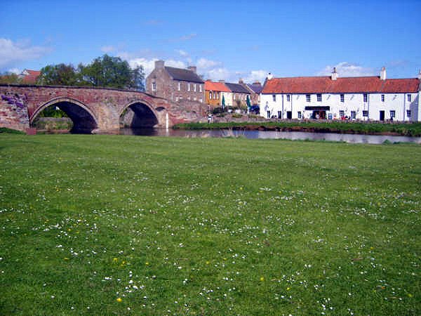 The_Nungate_Bridge_and_Waterside,_Haddington.jpg